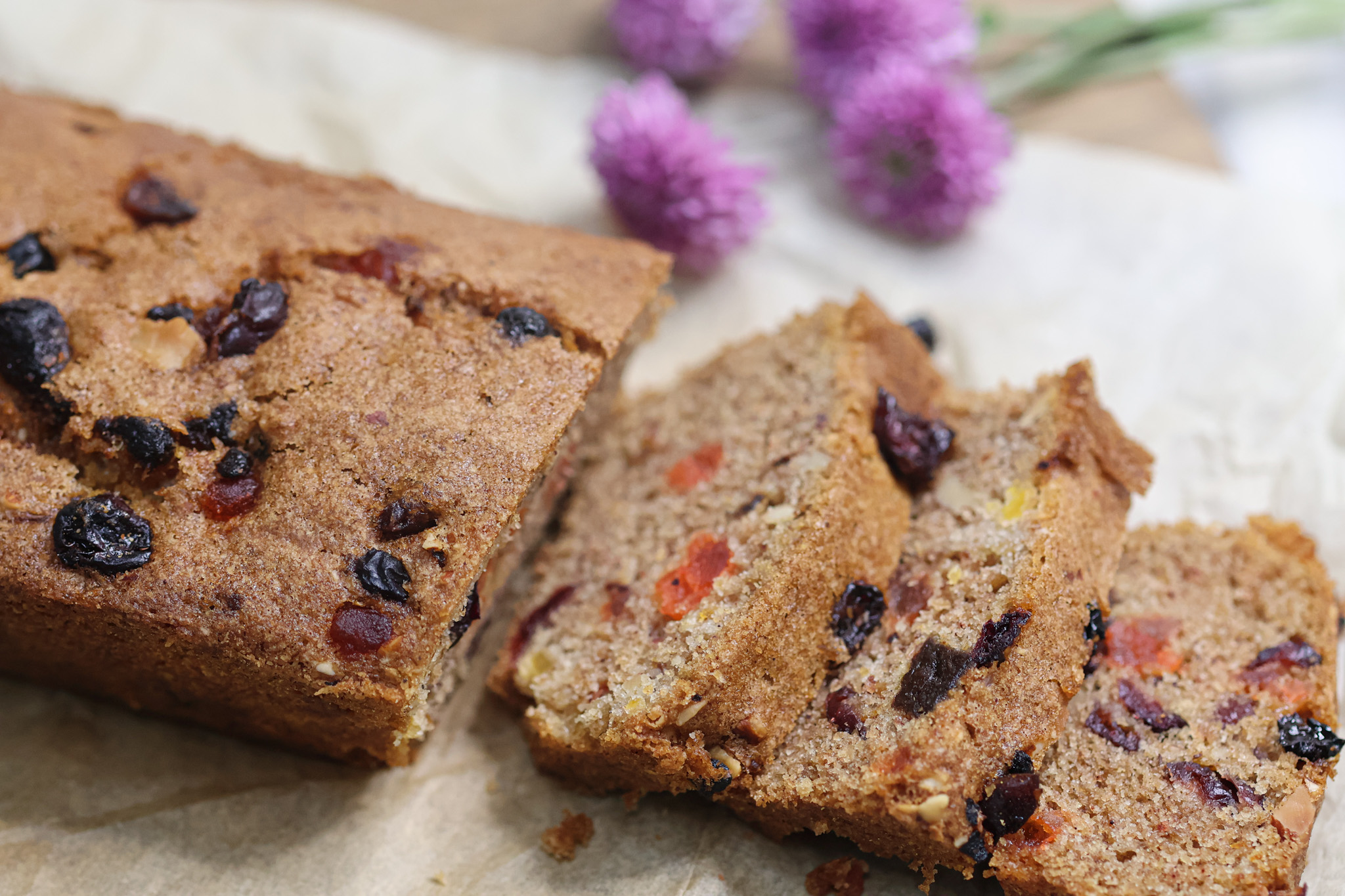 עוגת כוסמין עם פירות יבשים – תמונה 2